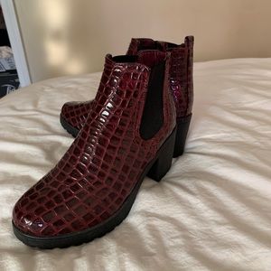 Wine crocodile boots